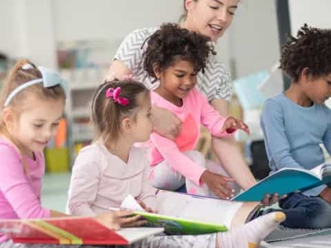 a teacher teaching her students