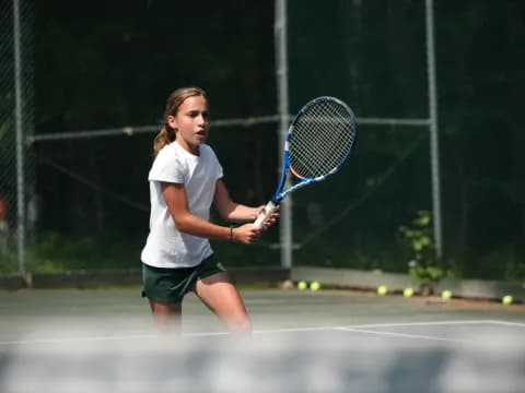 a woman playing tennis