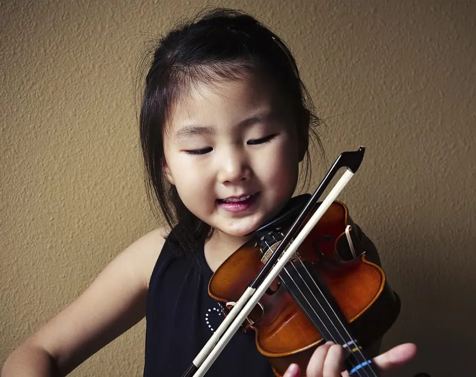 a girl playing a violin