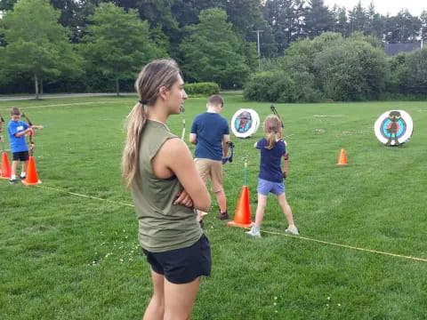 a woman throwing a frisbee
