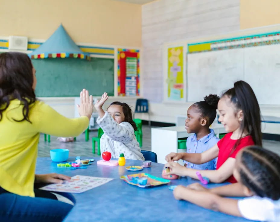 a teacher teaching her students