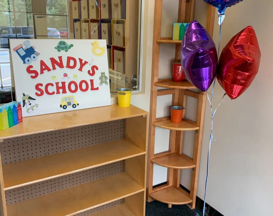 a room with a shelf and balloons