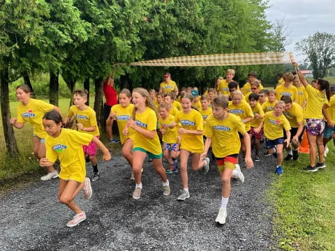 a group of people running