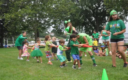 a group of kids playing frisbee
