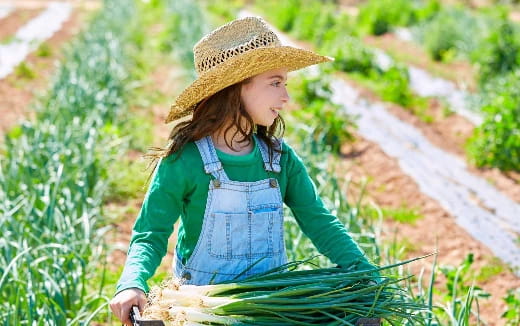 a person in a straw hat