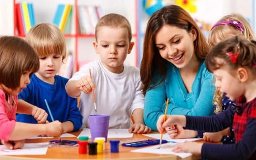a teacher teaching her students