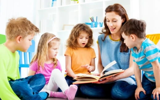 a group of children reading books