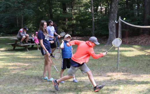a group of people playing tennis