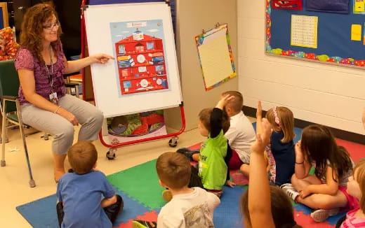 a teacher teaching her students