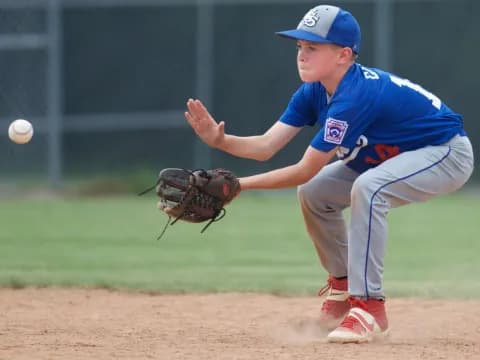 a baseball player throwing a baseball